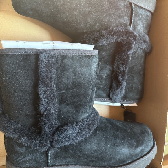 Short uggs - black - Picture 1 of 2